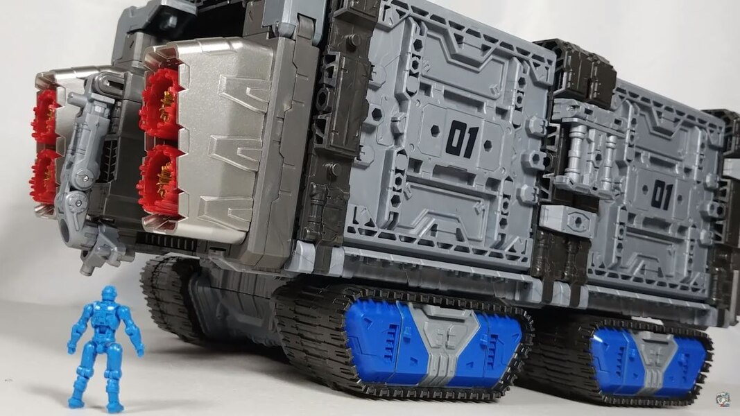 Diaclone DA 65 Battle Convoy V Max In Hand Review  (16 of 57)